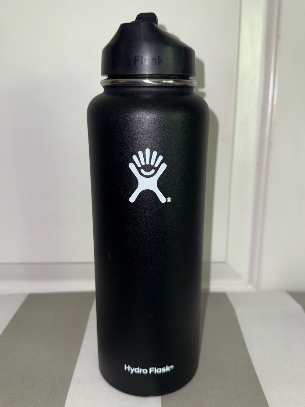 Hydro Flask Black 40oz Water Bottle